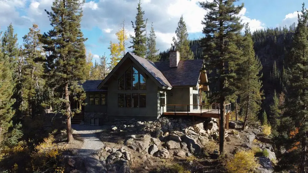 Mountain cabin design suited to Boise County terrain